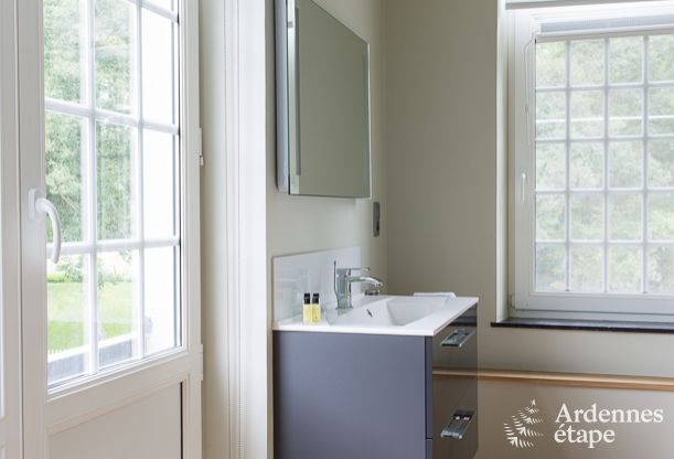 Luxueuze villa in Durbuy voor 15 personen met binnen- en buitenzwembad ineen, een jacuzzi en een sauna: pure ontspanning.