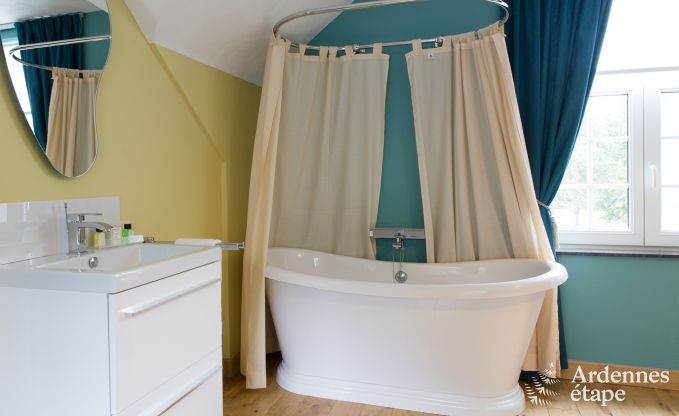 Luxueuze villa in Durbuy voor 15 personen met binnen- en buitenzwembad ineen, een jacuzzi en een sauna: pure ontspanning.