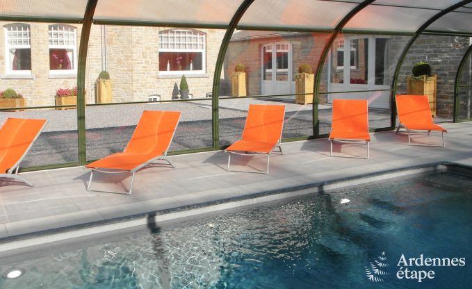 Luxueuze villa in Durbuy voor 15 personen met binnen- en buitenzwembad ineen, een jacuzzi en een sauna: pure ontspanning.