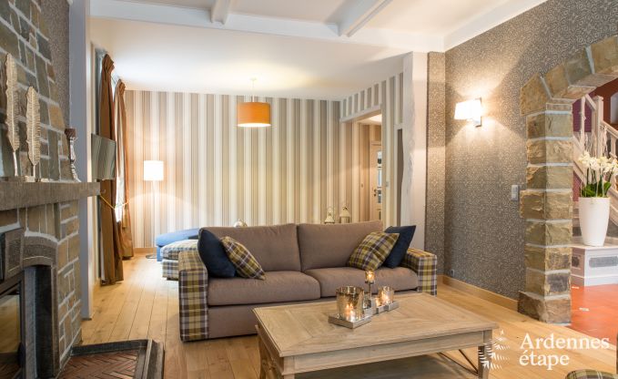 Luxueuze villa in Durbuy voor 15 personen met binnen- en buitenzwembad ineen, een jacuzzi en een sauna: pure ontspanning.