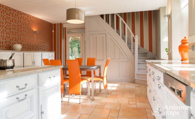 Luxueuze villa in Durbuy voor 15 personen met binnen- en buitenzwembad ineen, een jacuzzi en een sauna: pure ontspanning.