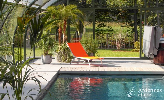 Luxueuze villa in Durbuy voor 15 personen met binnen- en buitenzwembad ineen, een jacuzzi en een sauna: pure ontspanning.