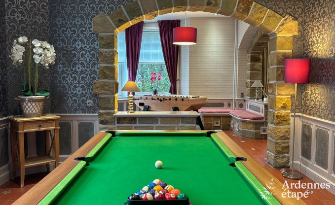 Luxueuze villa in Durbuy voor 15 personen met binnen- en buitenzwembad ineen, een jacuzzi en een sauna: pure ontspanning.