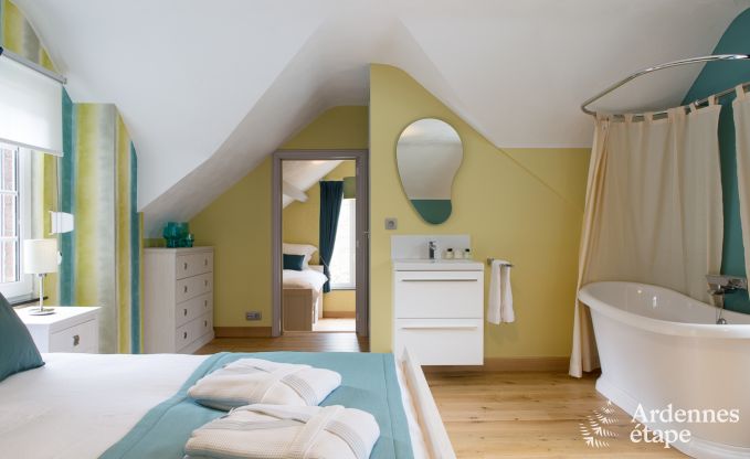 Luxueuze villa in Durbuy voor 15 personen met binnen- en buitenzwembad ineen, een jacuzzi en een sauna: pure ontspanning.
