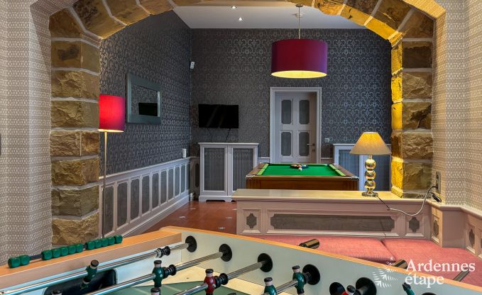 Luxueuze villa in Durbuy voor 15 personen met binnen- en buitenzwembad ineen, een jacuzzi en een sauna: pure ontspanning.