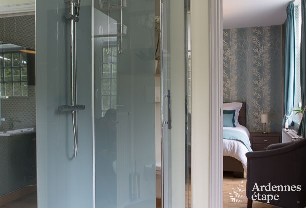 Luxueuze villa in Durbuy voor 15 personen met binnen- en buitenzwembad ineen, een jacuzzi en een sauna: pure ontspanning.