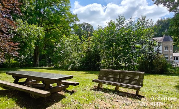 Luxueuze villa in Durbuy voor 15 personen met binnen- en buitenzwembad ineen, een jacuzzi en een sauna: pure ontspanning.