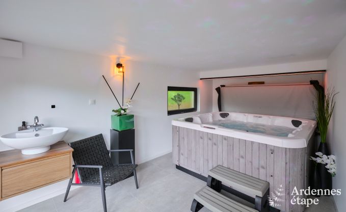 Vakantiewoning met jacuzzi en modern interieur in Durbuy, ideaal voor 2 koppels of familie van 4