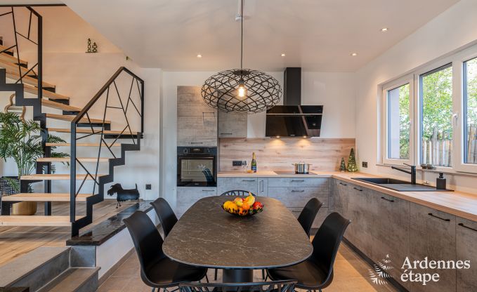 Vakantiewoning in Durbuy voor 5 personen met 3 slaapkamers, houtpelletkachel, outdoor jacuzzi, priv�terras en speeltoestellen