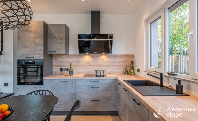 Vakantiewoning in Durbuy voor 5 personen met 3 slaapkamers, houtpelletkachel, outdoor jacuzzi, priv�terras en speeltoestellen