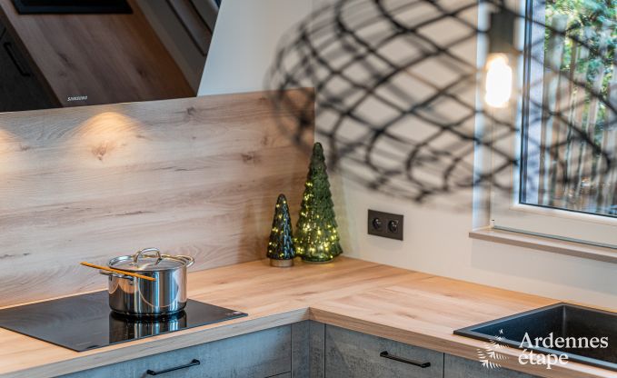 Vakantiewoning in Durbuy voor 5 personen met 3 slaapkamers, houtpelletkachel, outdoor jacuzzi, priv�terras en speeltoestellen