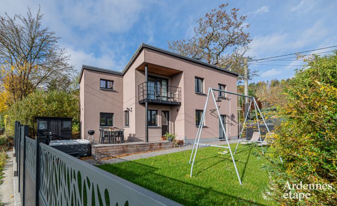 Vakantiewoning in Durbuy voor 5 personen met 3 slaapkamers, houtpelletkachel, outdoor jacuzzi, priv�terras en speeltoestellen