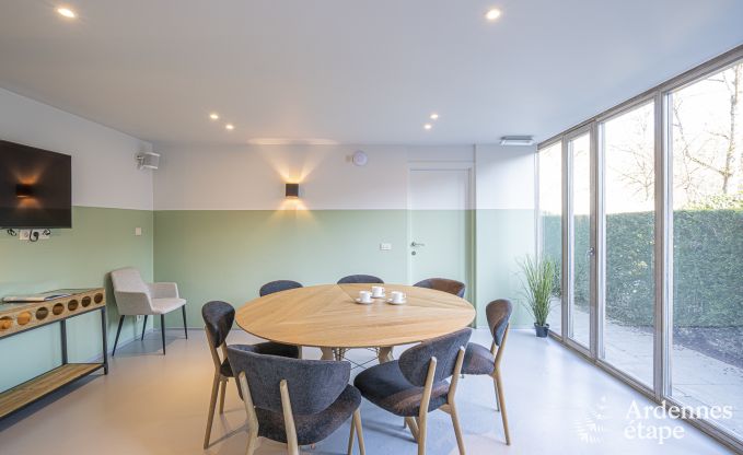 Onvergetelijk verblijf in Durbuy: Ruim vakantiehuis voor 18 personen met luxe voorzieningen in het hart van de Ardennen