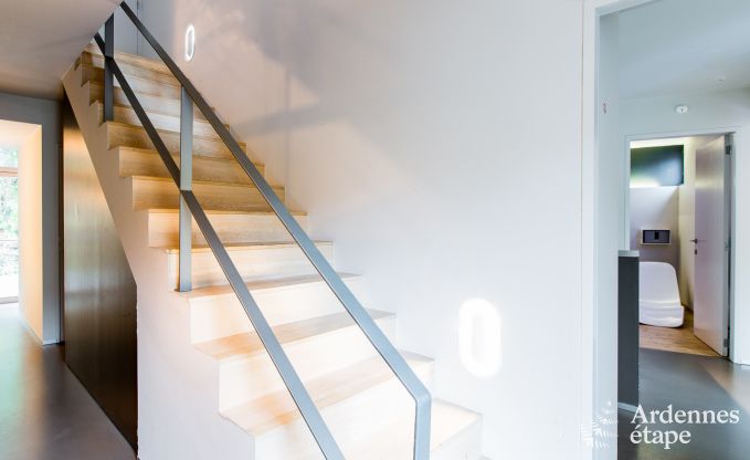 Onvergetelijk verblijf in Durbuy: Ruim vakantiehuis voor 18 personen met luxe voorzieningen in het hart van de Ardennen