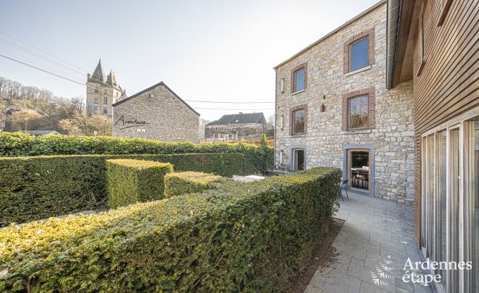 Onvergetelijk verblijf in Durbuy: Ruim vakantiehuis voor 18 personen met luxe voorzieningen in het hart van de Ardennen