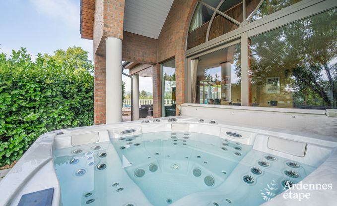 Chalet in Durbuy voor 12 personen met jacuzzi, sauna, houtkachel en zwembad