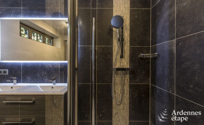 Kasteel in Erez�e voor 12/15 personen in de Ardennen