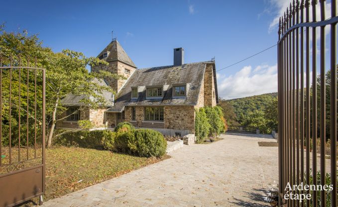 Kasteel in Erez�e voor 12/15 personen in de Ardennen