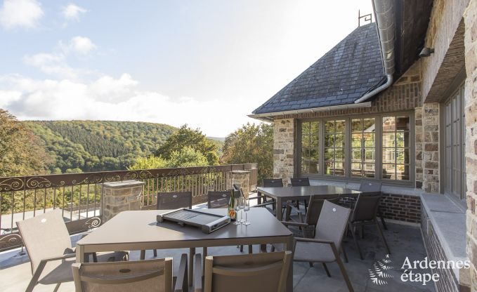 Kasteel in Erez�e voor 12/15 personen in de Ardennen