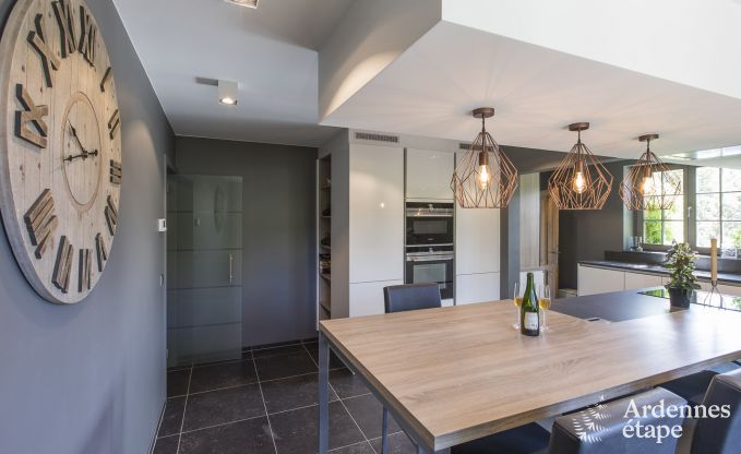 Kasteel in Erez�e voor 12/15 personen in de Ardennen