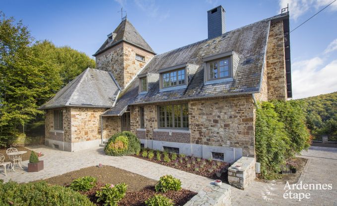 Kasteel in Erez�e voor 12/15 personen in de Ardennen