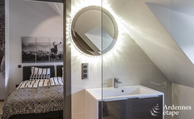 Kasteel in Erez�e voor 12/15 personen in de Ardennen