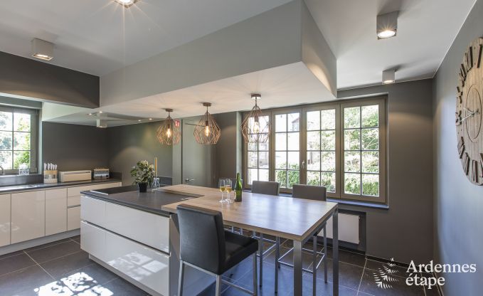 Kasteel in Erez�e voor 12/15 personen in de Ardennen