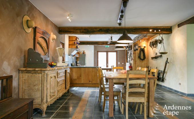 Ruime woning voor 12 personen in Ereze, 6 slaapkamers, sauna, jacuzzi, speelkamer, Ardennen