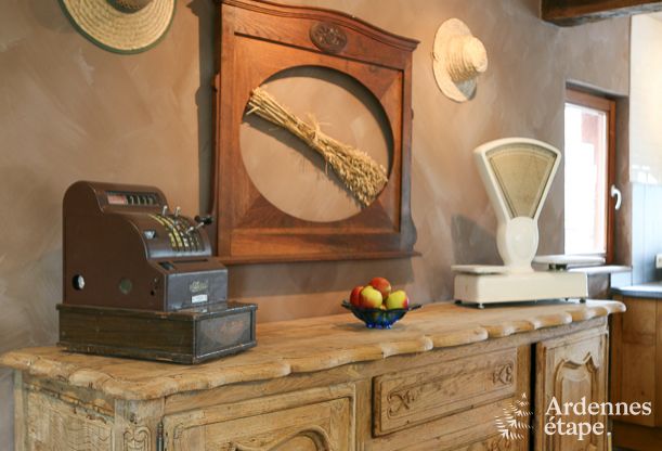 Ruime woning voor 12 personen in Ereze, 6 slaapkamers, sauna, jacuzzi, speelkamer, Ardennen