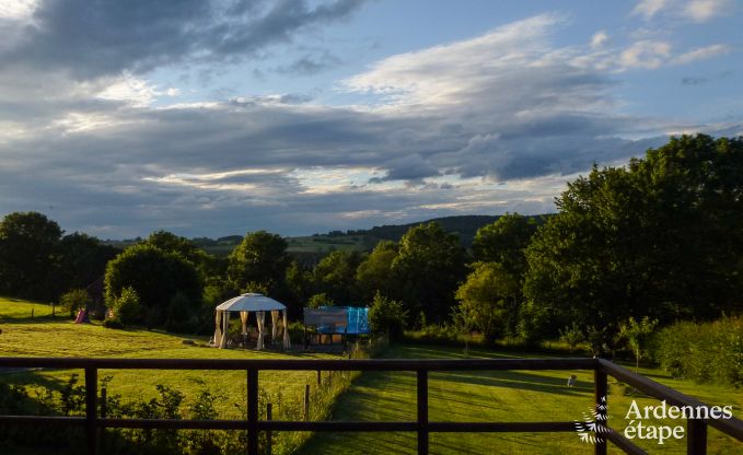 Ruime woning voor 12 personen in Ereze, 6 slaapkamers, sauna, jacuzzi, speelkamer, Ardennen