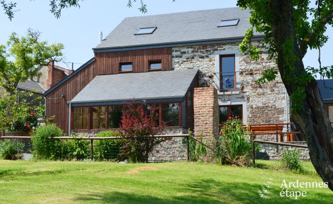 Ruime woning voor 12 personen in Ereze, 6 slaapkamers, sauna, jacuzzi, speelkamer, Ardennen