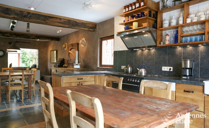 Ruime woning voor 12 personen in Ereze, 6 slaapkamers, sauna, jacuzzi, speelkamer, Ardennen