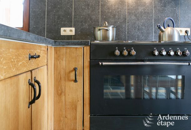 Ruime woning voor 12 personen in Ereze, 6 slaapkamers, sauna, jacuzzi, speelkamer, Ardennen