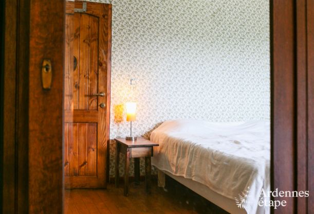 Ruime woning voor 12 personen in Ereze, 6 slaapkamers, sauna, jacuzzi, speelkamer, Ardennen