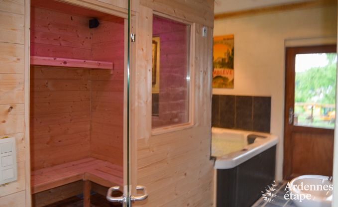 Ruime woning voor 12 personen in Ereze, 6 slaapkamers, sauna, jacuzzi, speelkamer, Ardennen