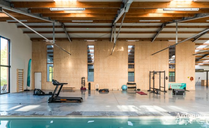 Ruim vakantiehuis in Ereze met zwembad en fitnessruimte voor 38 sportievelingen
