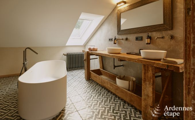 Luxueuze villa in Ereze met 9 slaapkamers, 9 badkamers, binnenzwembad, sauna en grote tuin voor 24 personen