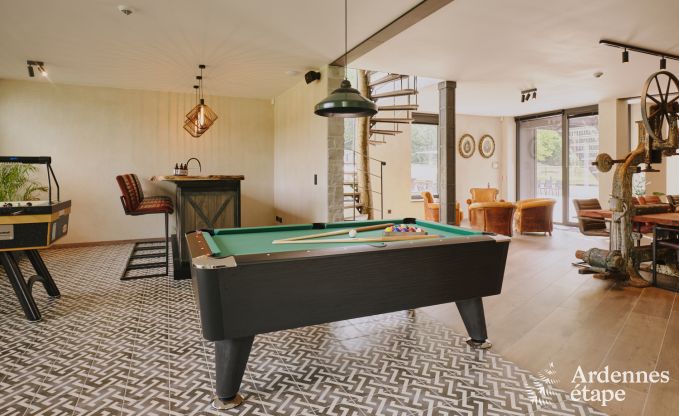 Luxueuze villa in Ereze met 9 slaapkamers, 9 badkamers, binnenzwembad, sauna en grote tuin voor 24 personen