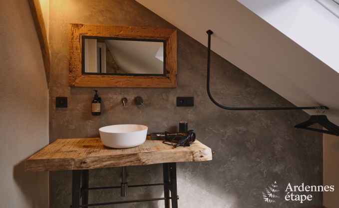 Luxueuze villa in Ereze met 9 slaapkamers, 9 badkamers, binnenzwembad, sauna en grote tuin voor 24 personen