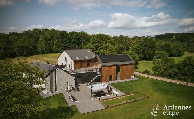 Luxueuze villa in Ereze met 9 slaapkamers, 9 badkamers, binnenzwembad, sauna en grote tuin voor 24 personen