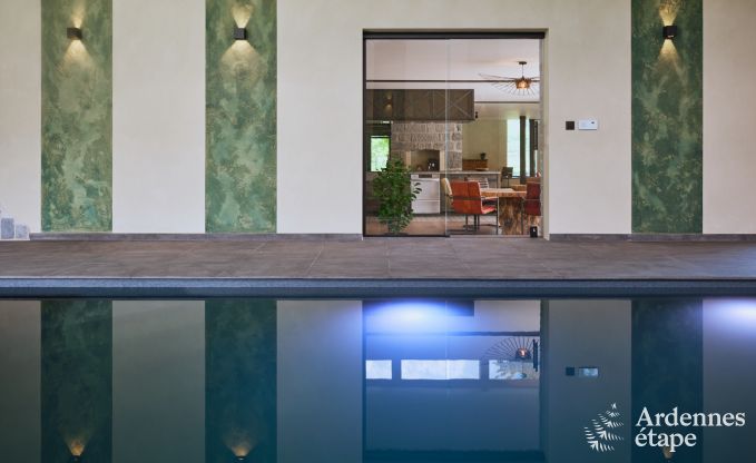 Luxueuze villa in Ereze met 9 slaapkamers, 9 badkamers, binnenzwembad, sauna en grote tuin voor 24 personen