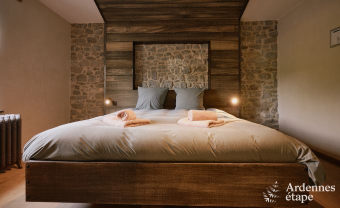 Luxueuze villa in Ereze met 9 slaapkamers, 9 badkamers, binnenzwembad, sauna en grote tuin voor 24 personen