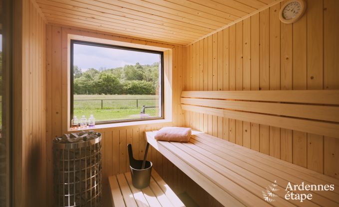 Luxueuze villa in Ereze met 9 slaapkamers, 9 badkamers, binnenzwembad, sauna en grote tuin voor 24 personen