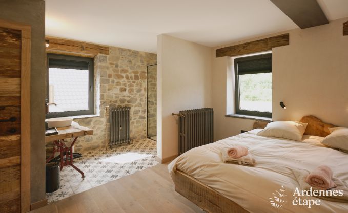 Luxueuze villa in Ereze met 9 slaapkamers, 9 badkamers, binnenzwembad, sauna en grote tuin voor 24 personen