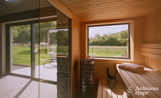 Luxueuze villa in Ereze met 9 slaapkamers, 9 badkamers, binnenzwembad, sauna en grote tuin voor 24 personen