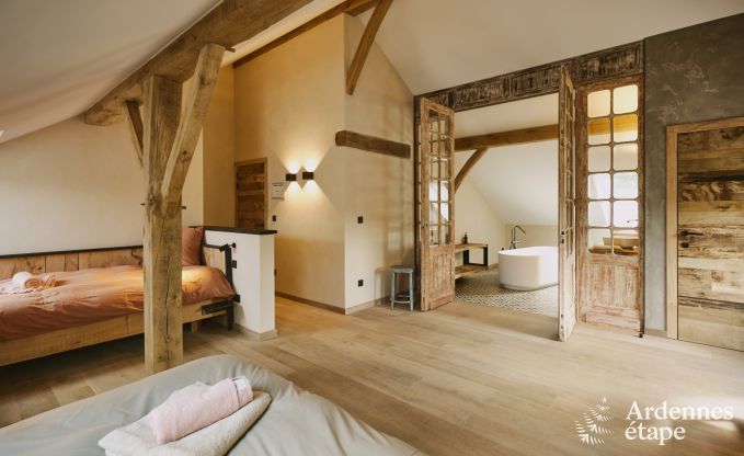 Luxueuze villa in Ereze met 9 slaapkamers, 9 badkamers, binnenzwembad, sauna en grote tuin voor 24 personen