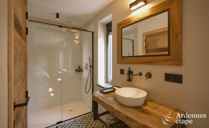 Luxueuze villa in Ereze met 9 slaapkamers, 9 badkamers, binnenzwembad, sauna en grote tuin voor 24 personen