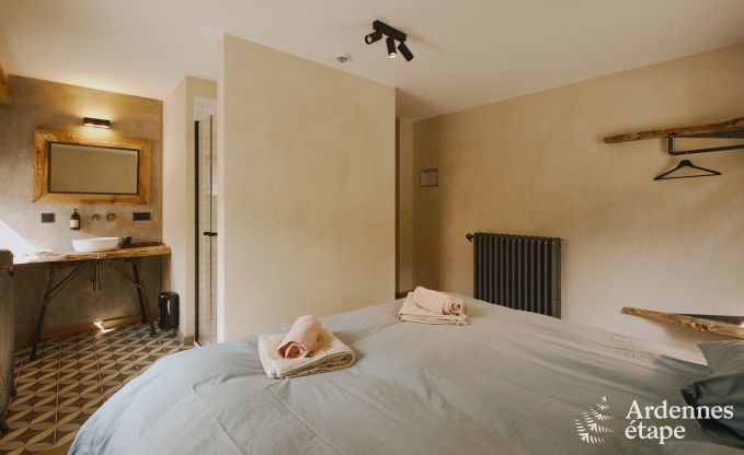 Luxueuze villa in Ereze met 9 slaapkamers, 9 badkamers, binnenzwembad, sauna en grote tuin voor 24 personen