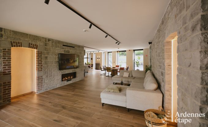 Luxueuze villa in Ereze met 9 slaapkamers, 9 badkamers, binnenzwembad, sauna en grote tuin voor 24 personen