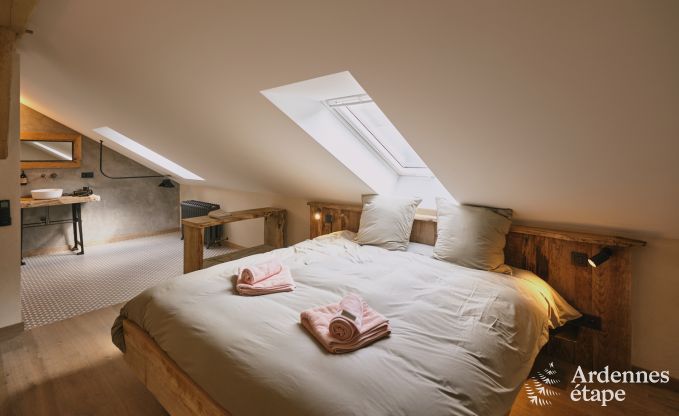 Luxueuze villa in Ereze met 9 slaapkamers, 9 badkamers, binnenzwembad, sauna en grote tuin voor 24 personen